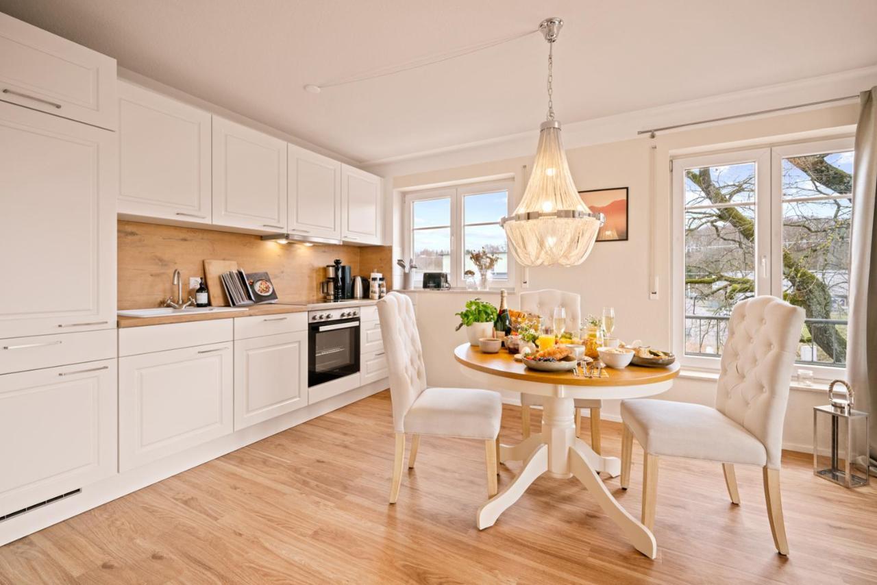 Wohlfuehl-Apartment Irisbluete Mit Privatstrand Friedrichshafen Ngoại thất bức ảnh